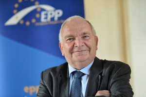 Joseph Daul in EPP: Mož in stranka, ki sta izzvala žolčno reakcijo slovenske levice