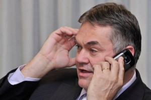 Medja zaslišan, Desusovega poslanca Hršaka pa najbolj zanima, zakaj v DZ ni več bankomata