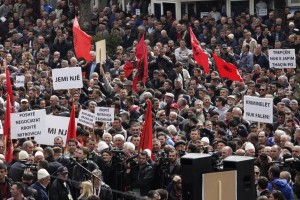 Na Kosovu protesti proti morebitnemu dogovoru s Srbijo