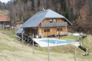 Jakličev bazen ni več črna gradnja - kaj pa ostanek posestva?