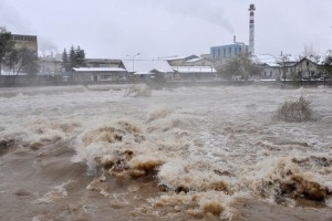 Več deset tisoč ljudi po Sloveniji ostalo brez elektrike