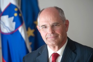 Tožilstvo zanika, da bi Fišer zaradi primera Tovšakove vadil nastopanje v javnosti