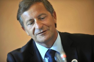 V ZZR zunanjega ministra Karla Erjavca pozivajo k odstopu