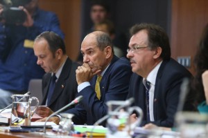 Za Janšo je mnenje strokovne skupine farsa