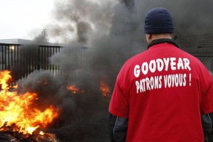 Zaposleni v Goodyearu v Franciji za talca vzeli dva direktorja