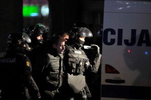 Pet izpuščenih mariborskih protestnikov spet v priporu