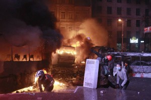 Proteste v Kijevu zajelo nasilje; številni ranjeni