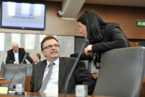Vrnitev fiskalnega pravila na ustavno komisijo po Tankovi oceni ni možna