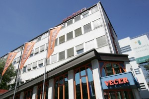 Za Večer oddane tri ponudbe, najnižja komaj 600.000 evrov