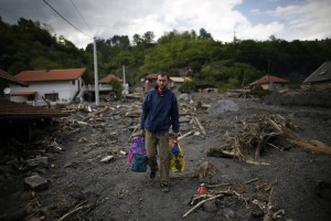 V Srbiji danes konec žalovanja, v Beogradu v pričakovanju poplavnega vala