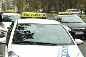 Zaporne kazni za goljufive inštruktorje vožnje