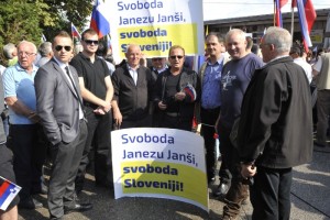 ZZR: Poziv sodišču, da končno odloči o prekinitvi prestajanja kazni zapora za vodjo opozicije