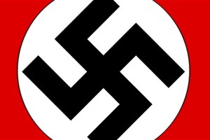 Vandali kapelo v Kočevju oskrunili z napisom Slovenijo Slovencem in svastikami
