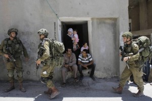 Izrael je zaradi ugrabitve treh izraelskih najstnikov prijel 80 Palestincev