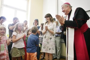 Cerkev potrjuje: Uran premeščen zaradi zgodbe o domnevnem očetovstvu