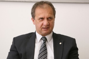 Dacarji ovadili bivšega šefa Simiča