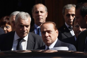 Parlamentarna komisija: Berlusconi mora zapustiti senat