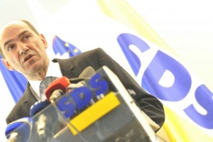 SDS bo obstruirala glasovanje o referendumski ureditvi, če bo to pred odločanjem o fiskalnem pravilu