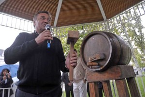 Anketa: V Ljubljani vodi Janković, v Mariboru Fištravec