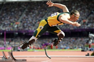 Oscar Pistorius naj bi po pomoti ustrelil svoje dekle