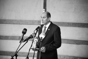 Janez Janša: "Državljansko vojno so povzročili komunisti, da bi lahko prevzeli oblast."