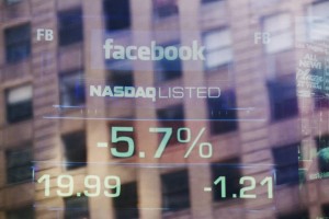 Nov dober teden za Wall Street; Dow Jones prvič po 2007 presegel 14.000 točk