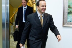 Poslanci SDS zahtevajo sklic izredne seje o stanju demokracije v Sloveniji