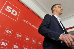 Lukšič: Erjavec bi za svoj rating prodal državo; v DL pričakujejo ukrepanje Bratuškove