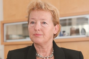 Mazej Kukovičeva za večjo varnost prostovoljcev, ki testirajo nova zdravila