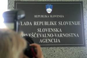 Vlada razrešila direktorja Sove in za novega imenovala Andreja Očka