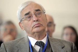 Zaradi izključitve Janše je Andrej Capuder protestno izstopil iz PEN