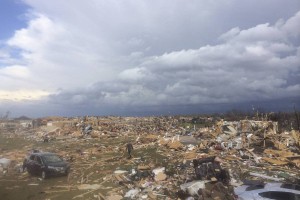 Po ZDA divjalo več deset tornadov