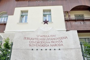 Napis na spomeniku OF: Morilci!