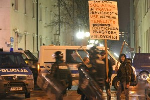 Proteste zaznamovala aretacija protestnikov