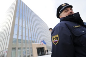 Zaradi »trgovanja z delavci« pridržali Hildo Tovšak