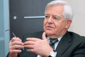 Milan Kučan po Arhivu brskal za dokumenti iz svojih partijskih časov