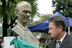 Jaša Drnovšek nadaljuje boj za odstranitev očetovega kipa v Zagorju