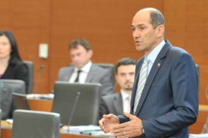 Janša je pred odločanjem o fiskalnem pravilu še enkrat sklical parlamentarni vrh