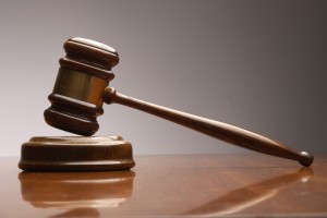Roparjem zlatarne v Šiški od 17 do devet let zaporne kazni