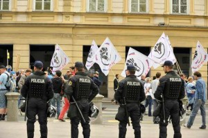 Se bodo vstajniki opravičili za zasedbo Kina Triglav?