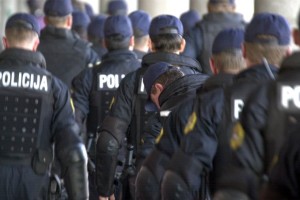 Romi s Pušče s svojo verzijo bitke s policijo