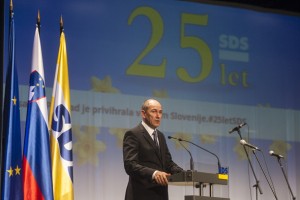 Janša: Država je visoko zadolžena, brezposelnost je rekordna. Alternativa je SDS
