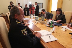 Po sestanku pri Bratuškovi: »Zagotovilo, da bo gospa Tovšak čim prej tam, ker mora biti.«