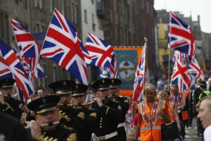 V Edinburghu oranževci proti neodvisnosti Škotske