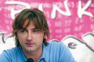 S Pink TV bežijo zaposleni, Slovenca pa kupujeta Mitrovićevo polomijo?
