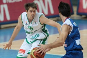 Košarkarska reprezentanca na SP v Španiji brez Erazma Lorbka