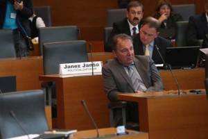 Namesto Janše v DZ Božo Predalič, SDS napoveduje ustavno pritožbo