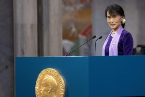 Njen ugled je uničen, a Aung San Suu Kyi vseeno ne bodo odvzeli Nobelove nagrade