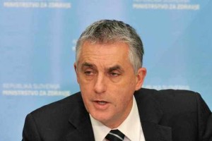 Gantar bo razmislil o odstopu, če ne bo ukrepov za stabilizacijo zdravstva