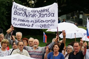 Protest pred sodiščem: Pravica je počasna, a vedno doseže svoj cilj (FOTO)